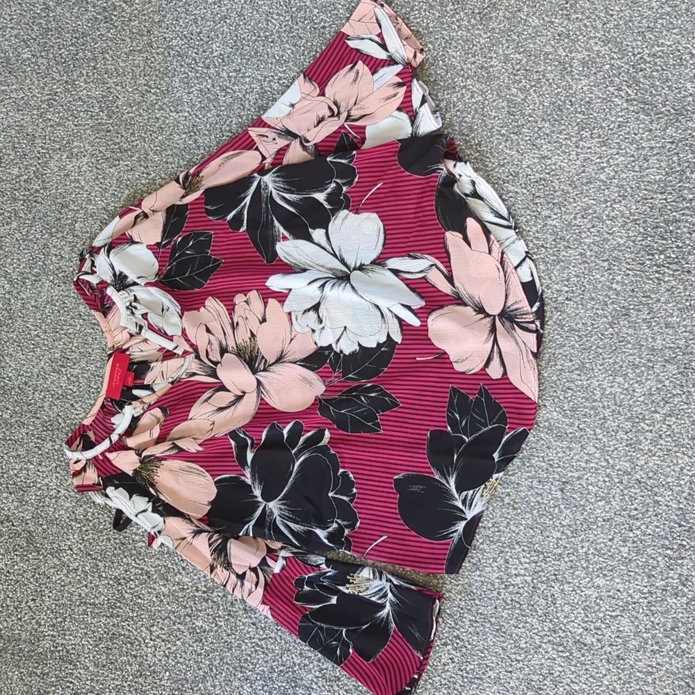 Jennifer Lopez Floral Blouse - Black, White, Pink